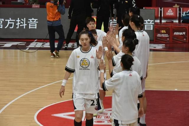 扒开美女下面进去